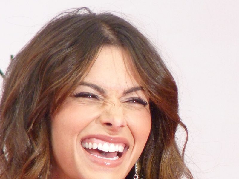 Sarah Shahi, a actriz que o Hollywood nunca soube ver por completo