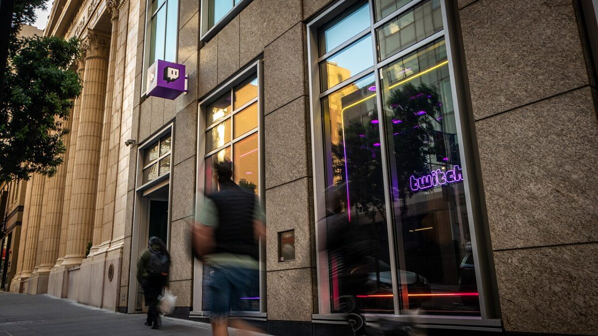 Twitch usa tus streams para entrenar la IA de Amazon por defecto y esconde el botón para salir