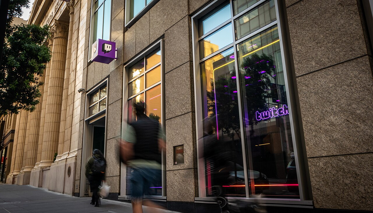 Twitch mặc định dùng luồng phát của bạn để huấn luyện AI của Amazon và giấu tùy chọn từ chối