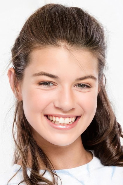 Laura Šťastná como Simona