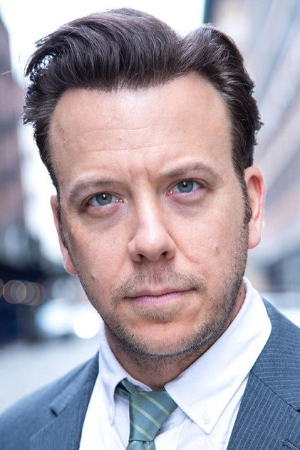 Eric T. Miller som Connor Gibbons