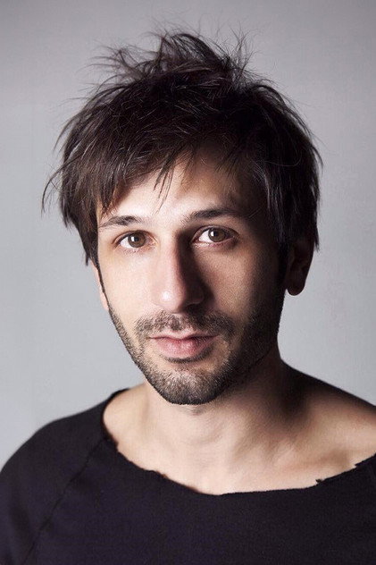 Ushan Çakır como Ozan