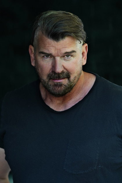 Kevin Porter como Lighthouse