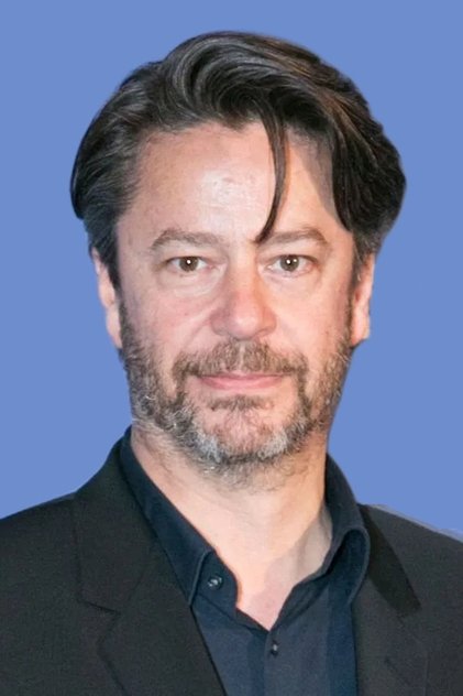 Thibault de Montalembert como Mathias Barneville