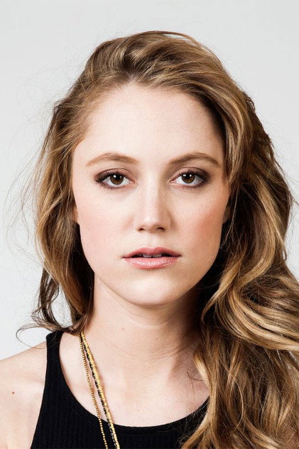 Maika Monroe como Jay Height
