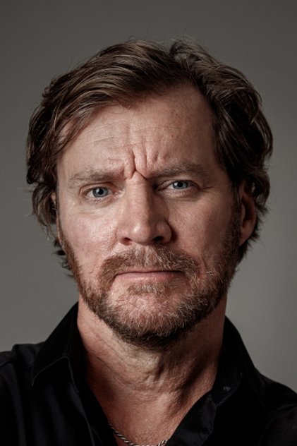 Magnus Krepper como Peter Johansson