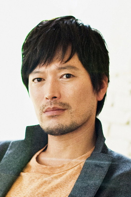 Jung Jae-young as Dr. Jung Byeong-ho