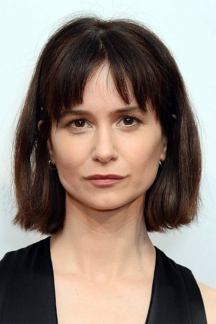 Katherine Waterston como Joan of Kent