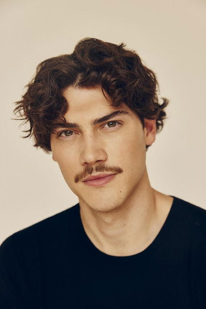 Jack Innanen nel ruolo di Paul Baker