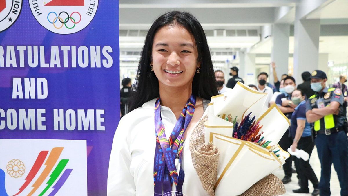 La tenista Alex Eala renuncia a la bandera de Filipinas en los Juegos Asiáticos, pero paga un precio mayor por competir