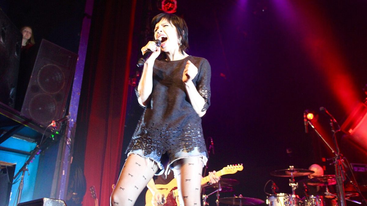 Carly Rae Jepsen lanza Day and Night con 26 canciones y un giro neo-psicodélico