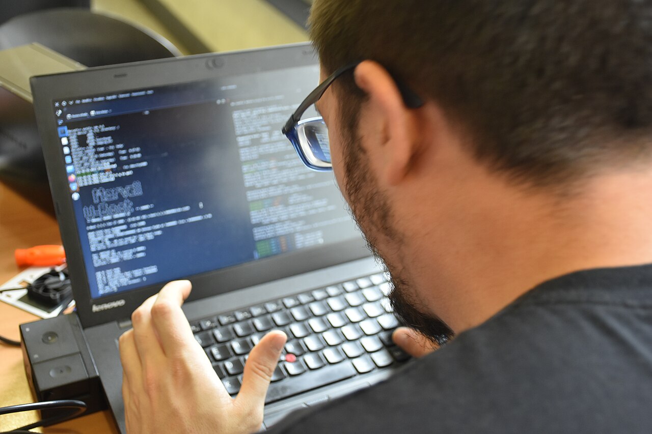 One developer built a Linux desktop where Chrome and VS Code run inside a 3D city