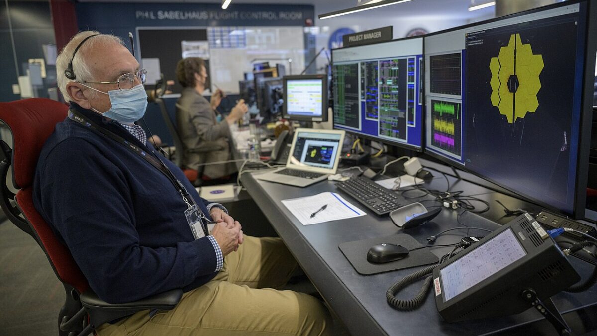 JWST fångade åtta svarta hål från det tidiga universum parade ihop och konvergerande
