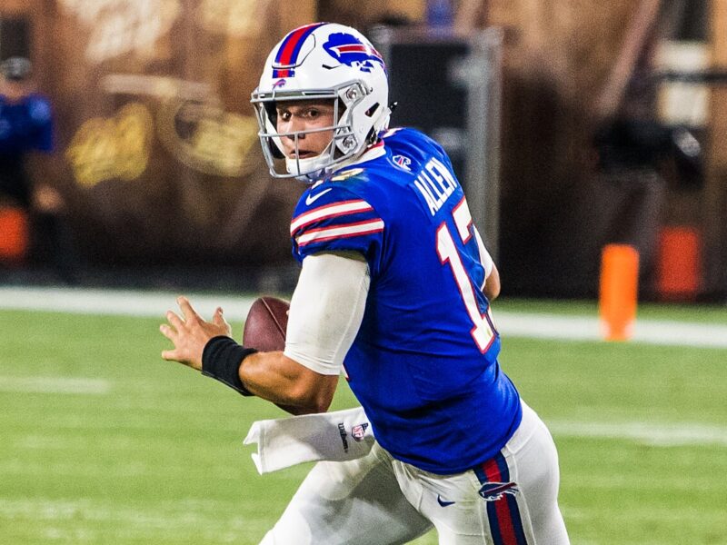 Josh Allen inaugure le nouveau stade des Bills avec cinq touchdowns et porte encore Buffalo