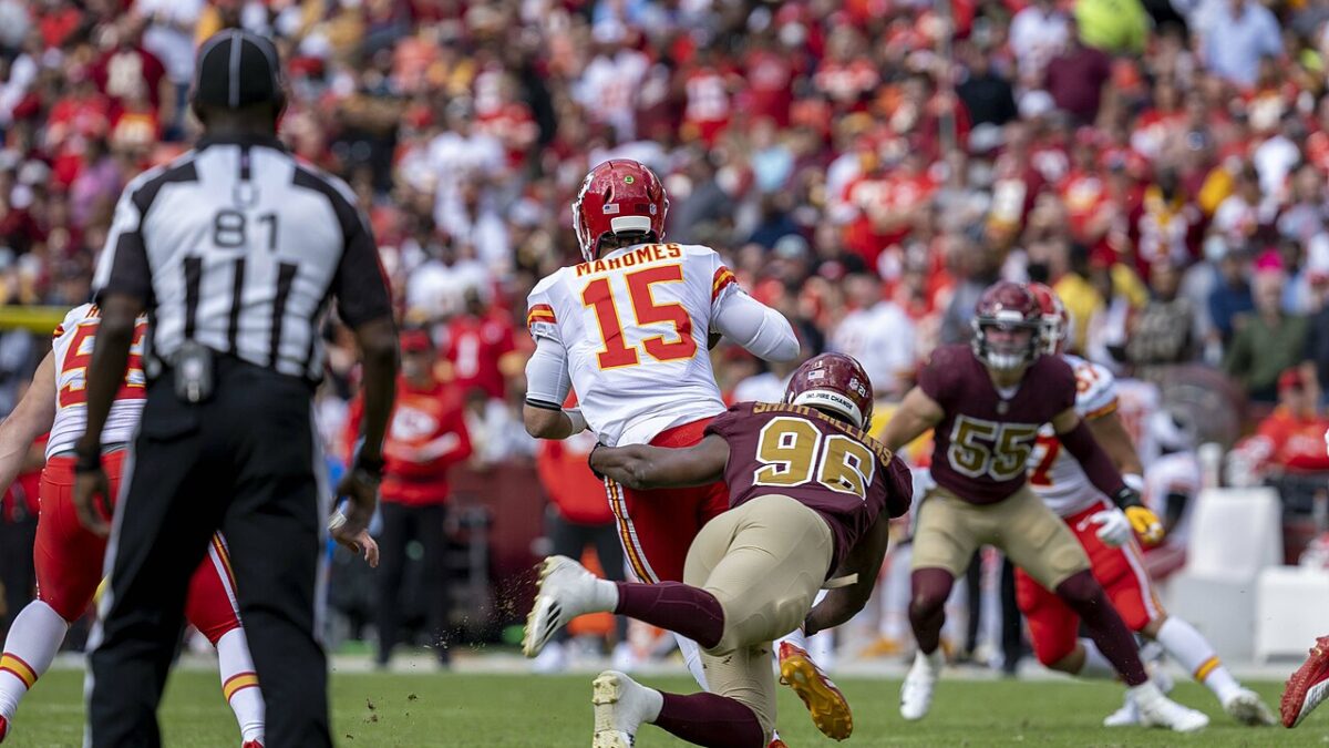 Kenneth Walker III se lució en su debut con los Chiefs, pero el touchdown de Mahomes lanzándose es lo que debe preocupar a Kansas City