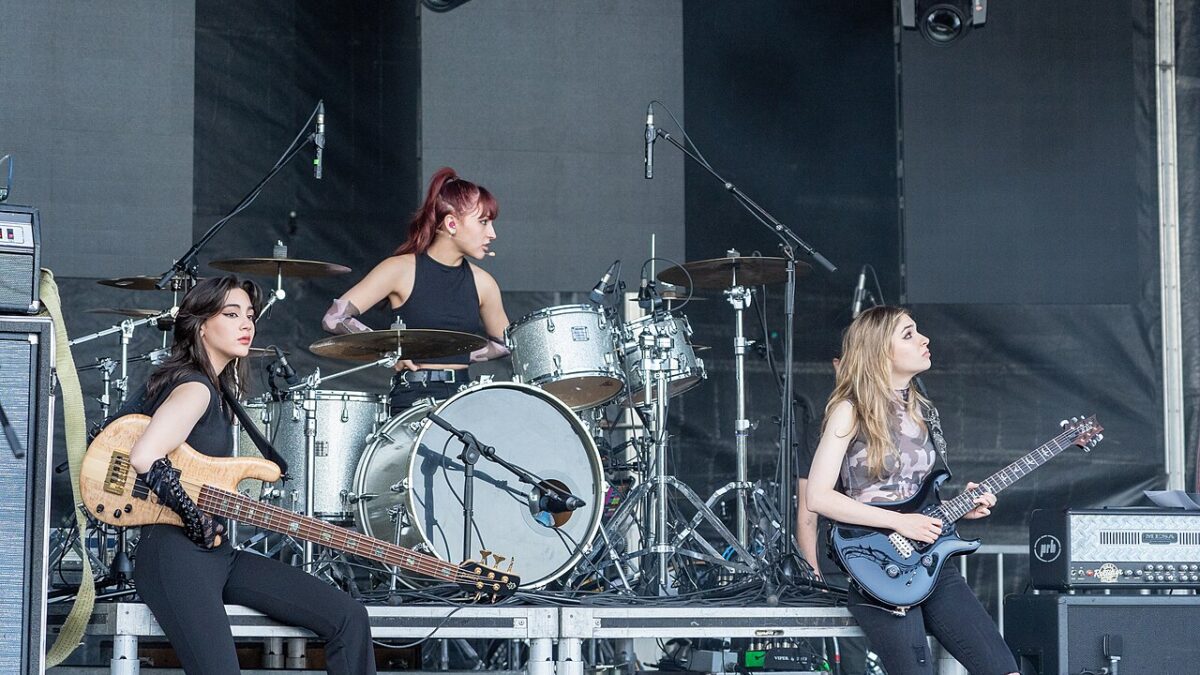 The Warning obtiene el primer No. 1 femenino en el rock de EE.UU. con ‘Kerosene’