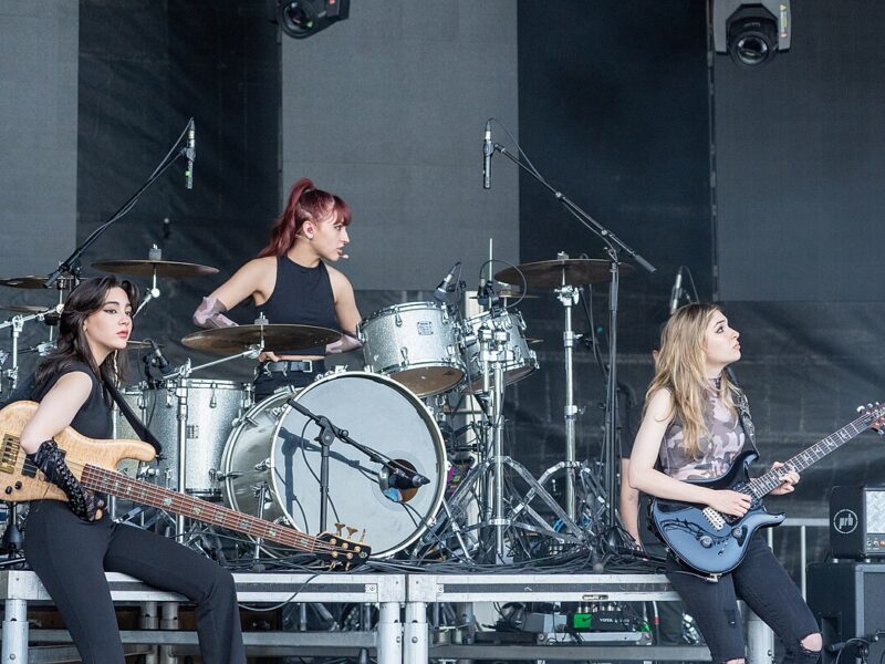 The Warning pone a México y a las mujeres en el número 1 del rock con ‘Kerosene’