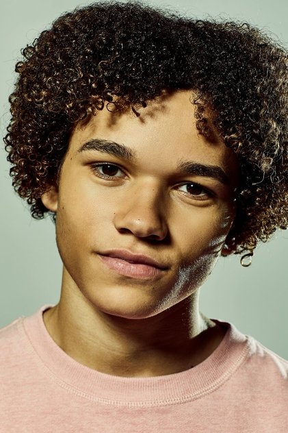 Armani Jackson som Travis Biggins