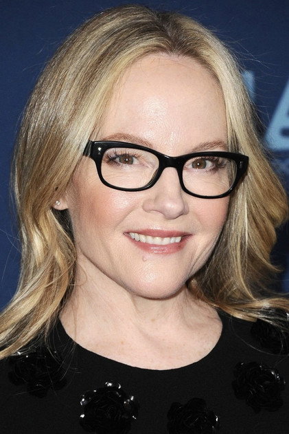 Rachael Harris como Dr. Lois Schmieckel-Turner