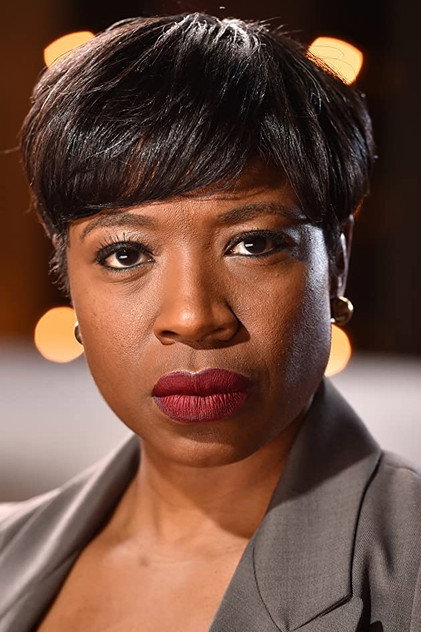 Tracey Bonner rolünde Detective Deena Schier