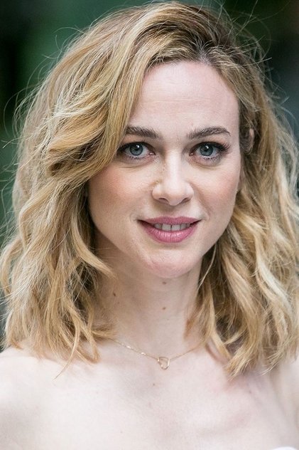 Marta Hazas dans le rôle de Rafaella Leister