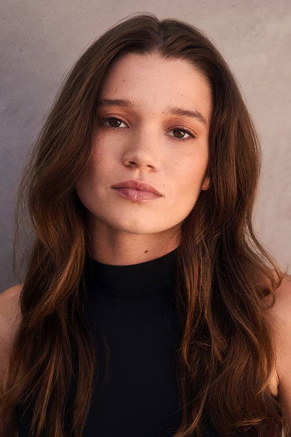 Rain Spencer as Taylor Jewel