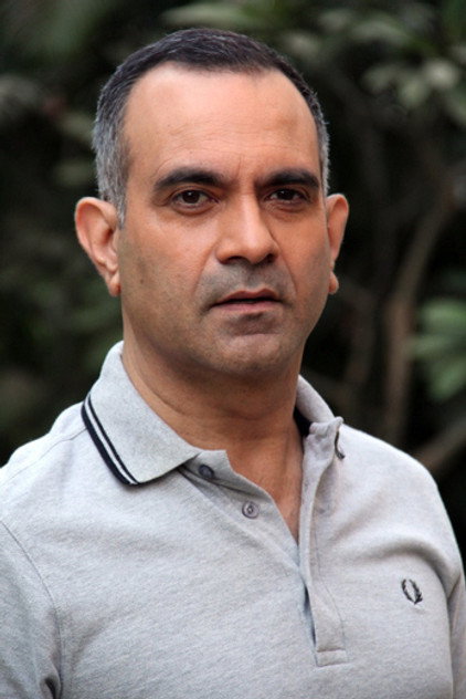 Manish Chaudhary as Satwinder 'Steve' Dhillon