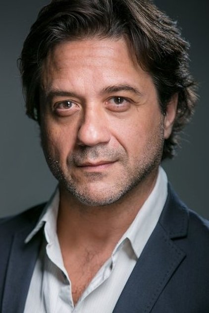 Enrique Arce como Francisco
