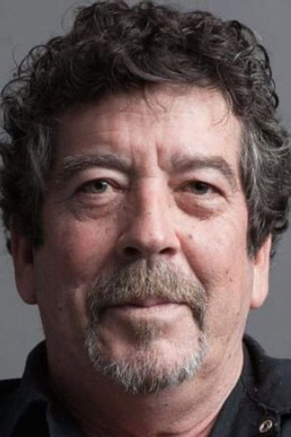 John Dugan como Grandfather