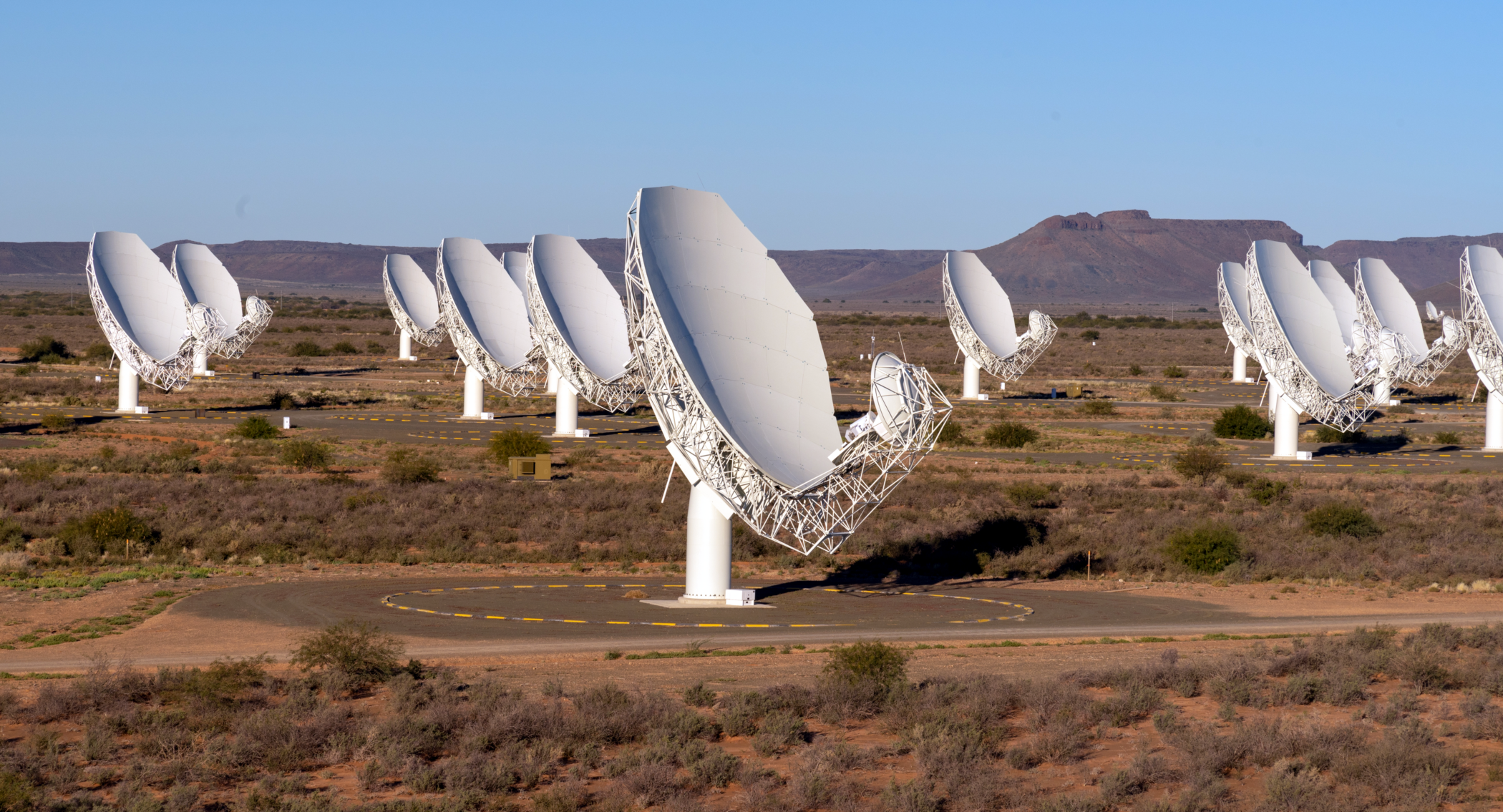 Kosmischer Wasserstoff aus 5 Milliarden Lichtjahren steckte seit 2018 in MeerKAT-Daten