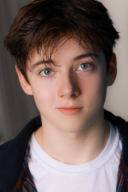 Braxton Bjerken as Ray