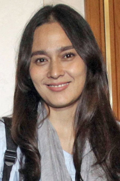 Sha Ine Febriyanti as Roemaisa