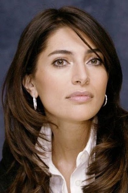 Caterina Murino como Claudia