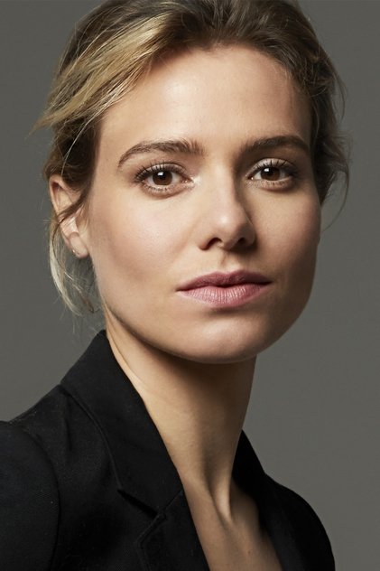 Sallie Harmsen dans le rôle de Liv