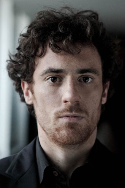Elio Germano as Simone