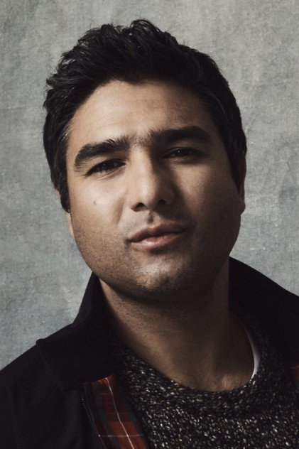 Nick Mohammed como Michael Stefanou