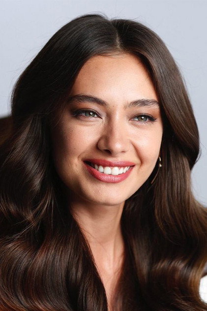 Neslihan Atagül as Dilara / Handan