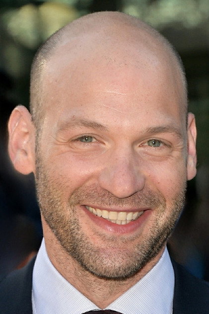 Corey Stoll como Brian Woolf