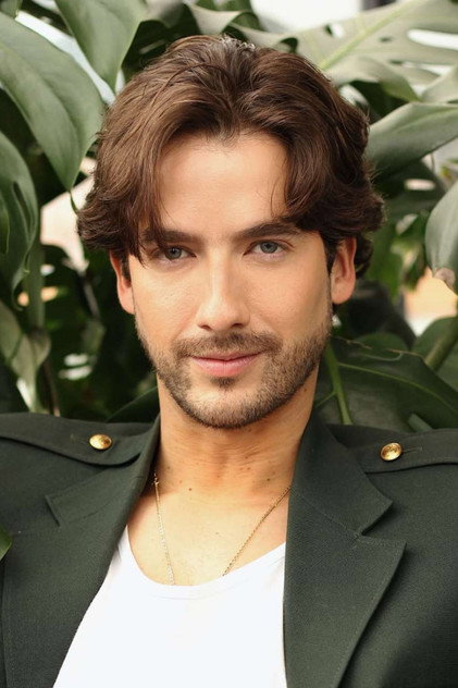 Carlos Torres dans le rôle de Cristian
