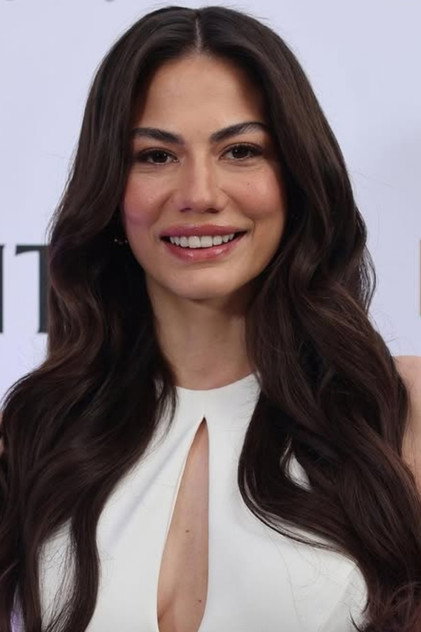 Demet Özdemir as Aslı