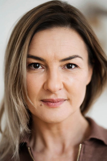 Ioana Flora as Elena (voice)