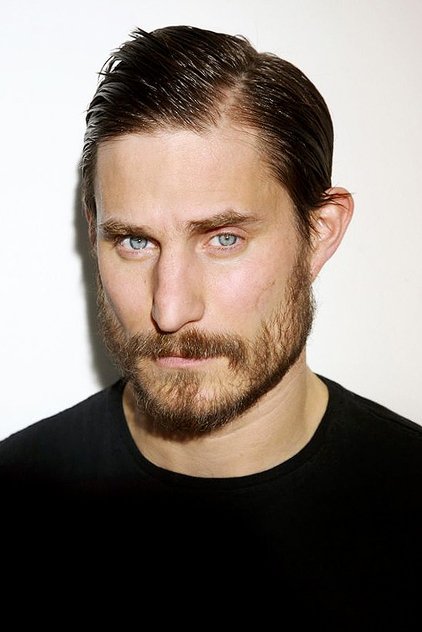 Clemens Schick como Mike