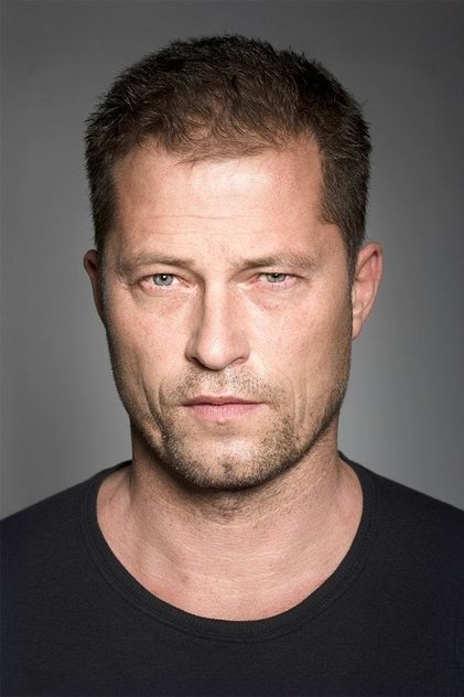 Til Schweiger come Heinrich Luhr