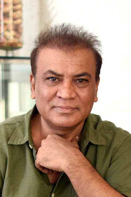 Vipin Sharma como Alpha