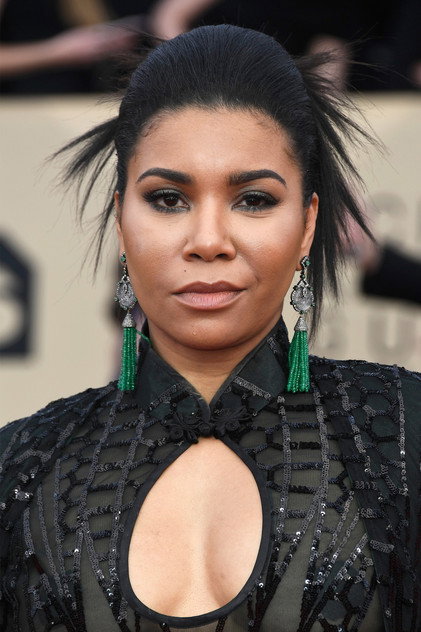 Jessica Pimentel as Flora Frias