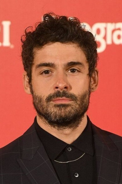 Nico Romero como Alfonso