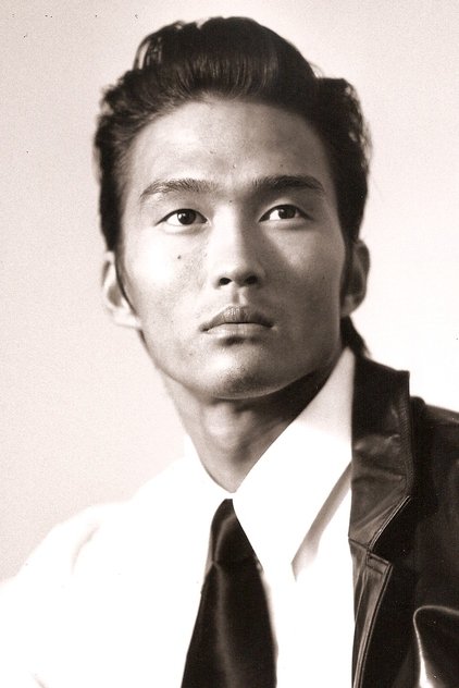 Karl Yune como Choi