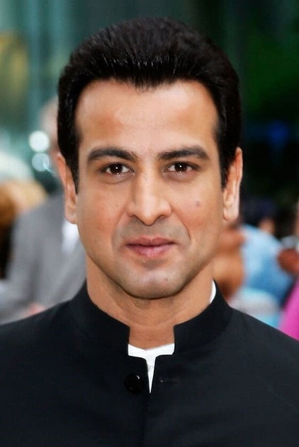 Ronit Roy como Pir Baba