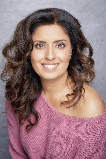 Joti Patel como Stephanie