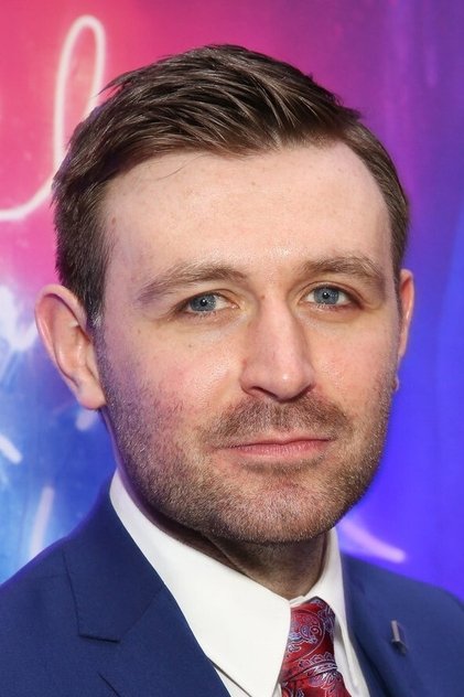 James McArdle como Nicholas Taylor